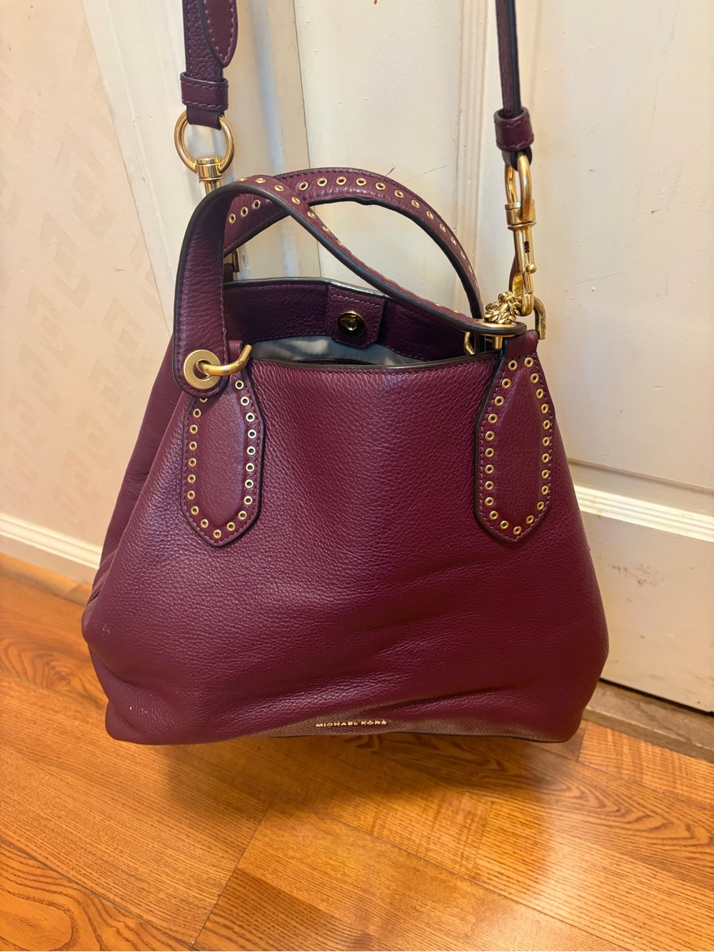 🔥Michael Kors Burgundy Leather Shoulder Bag with Gold Hardware🔥